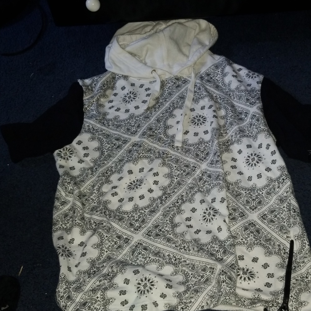 Worn once mens tshirt hoodie